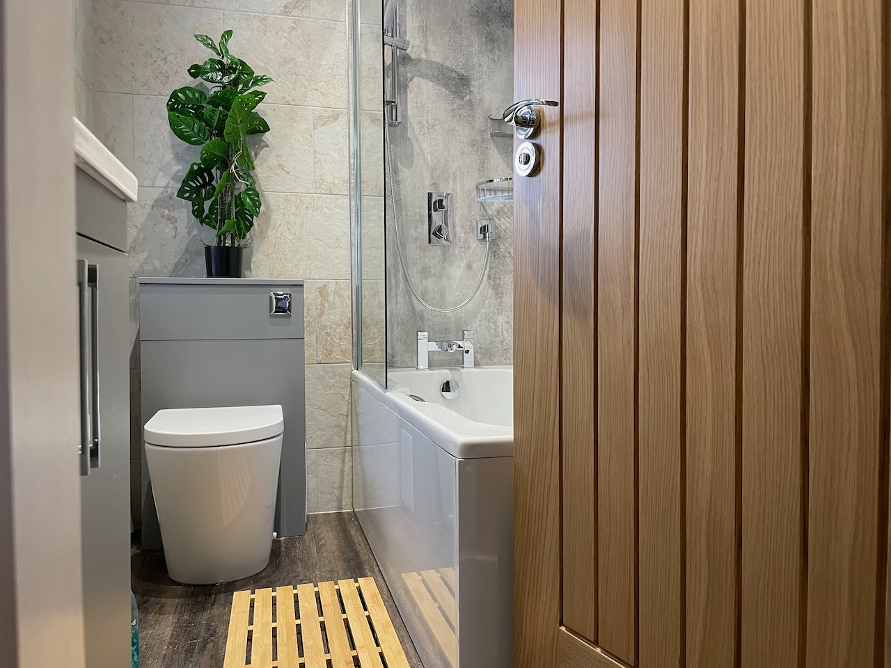 Downstairs family bathroom off kitchen